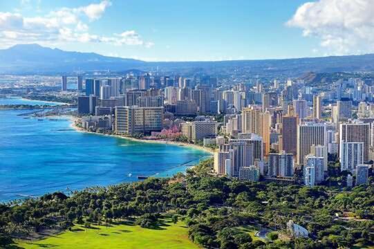Apartment Sky-high Oceanview Escape At Waikiki Banyan With Free Parking