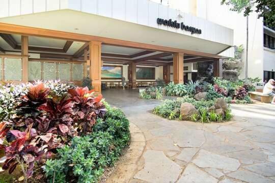 Sky-high Oceanview Escape At Waikiki Banyan With Free Parking
