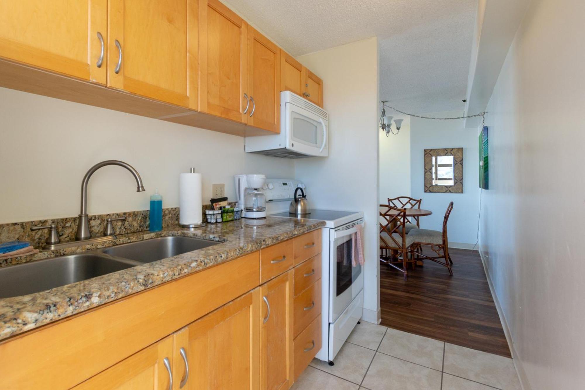 Apartment Sky-high Oceanview Escape At Waikiki Banyan With Free Parking Honolulu
