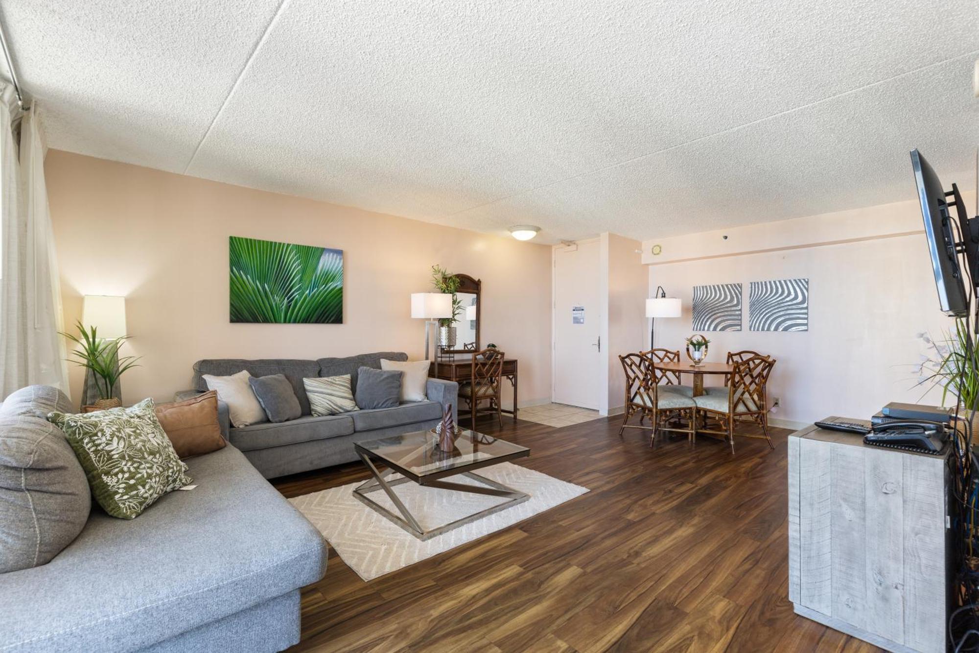 Sky-high Oceanview Escape At Waikiki Banyan With Free Parking Apartment *