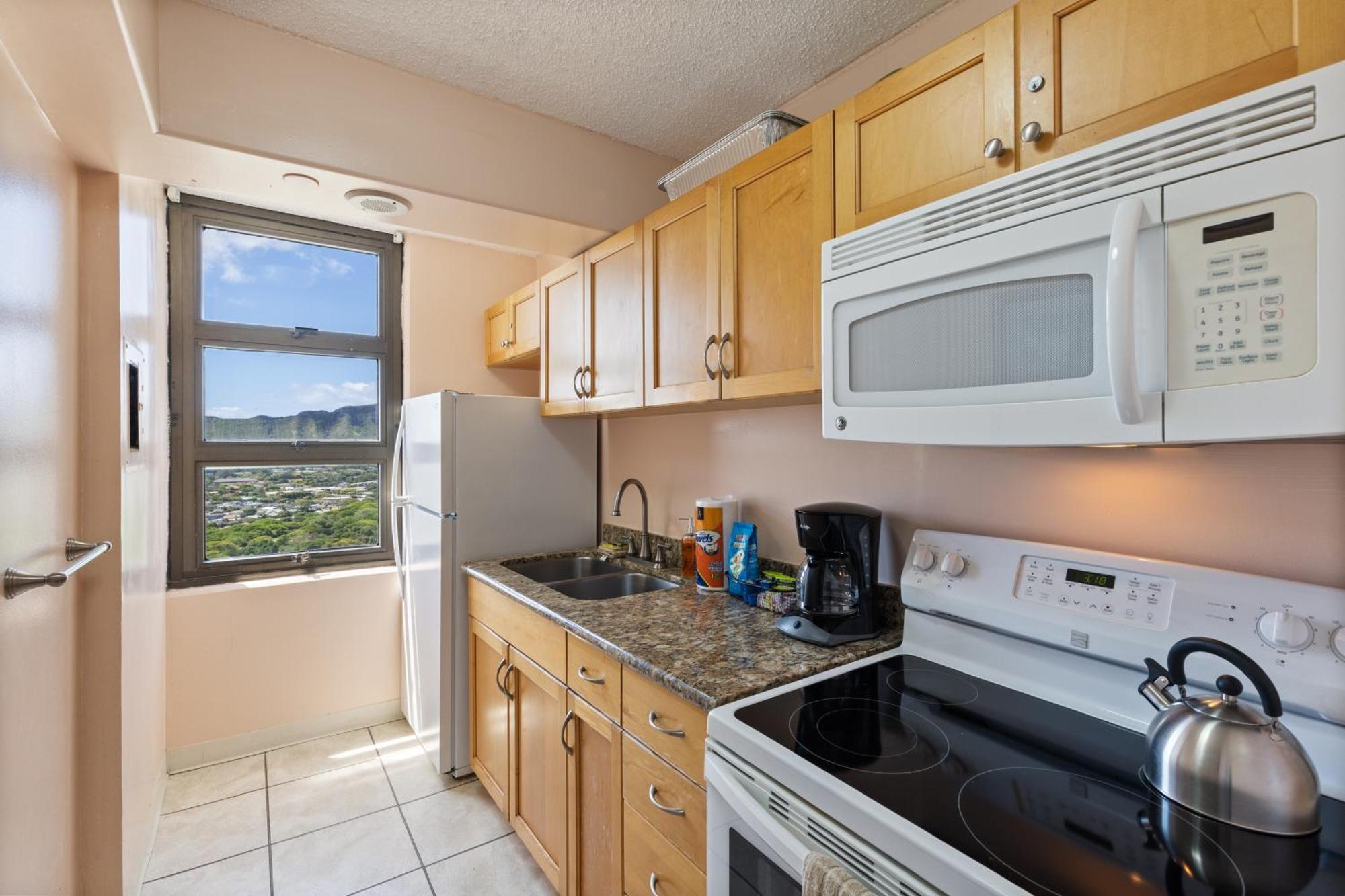 Apartment Sky-high Oceanview Escape At Waikiki Banyan With Free Parking *