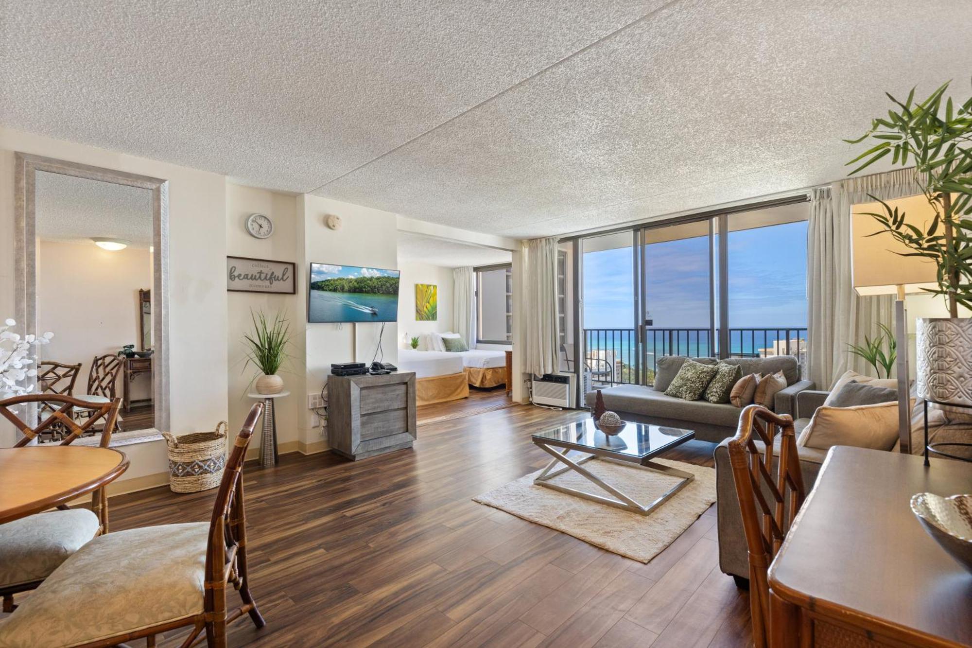 Sky-high Oceanview Escape At Waikiki Banyan With Free Parking Apartment Honolulu