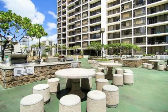 Sky-high Oceanview Escape At Waikiki Banyan With Free Parking *