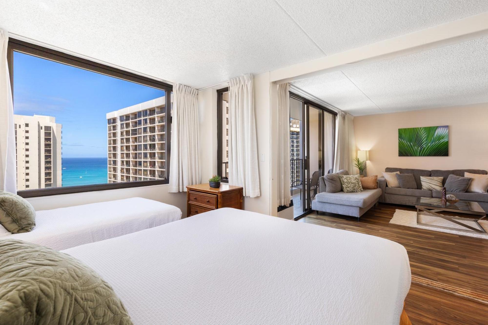 Sky-high Oceanview Escape At Waikiki Banyan With Free Parking Apartment