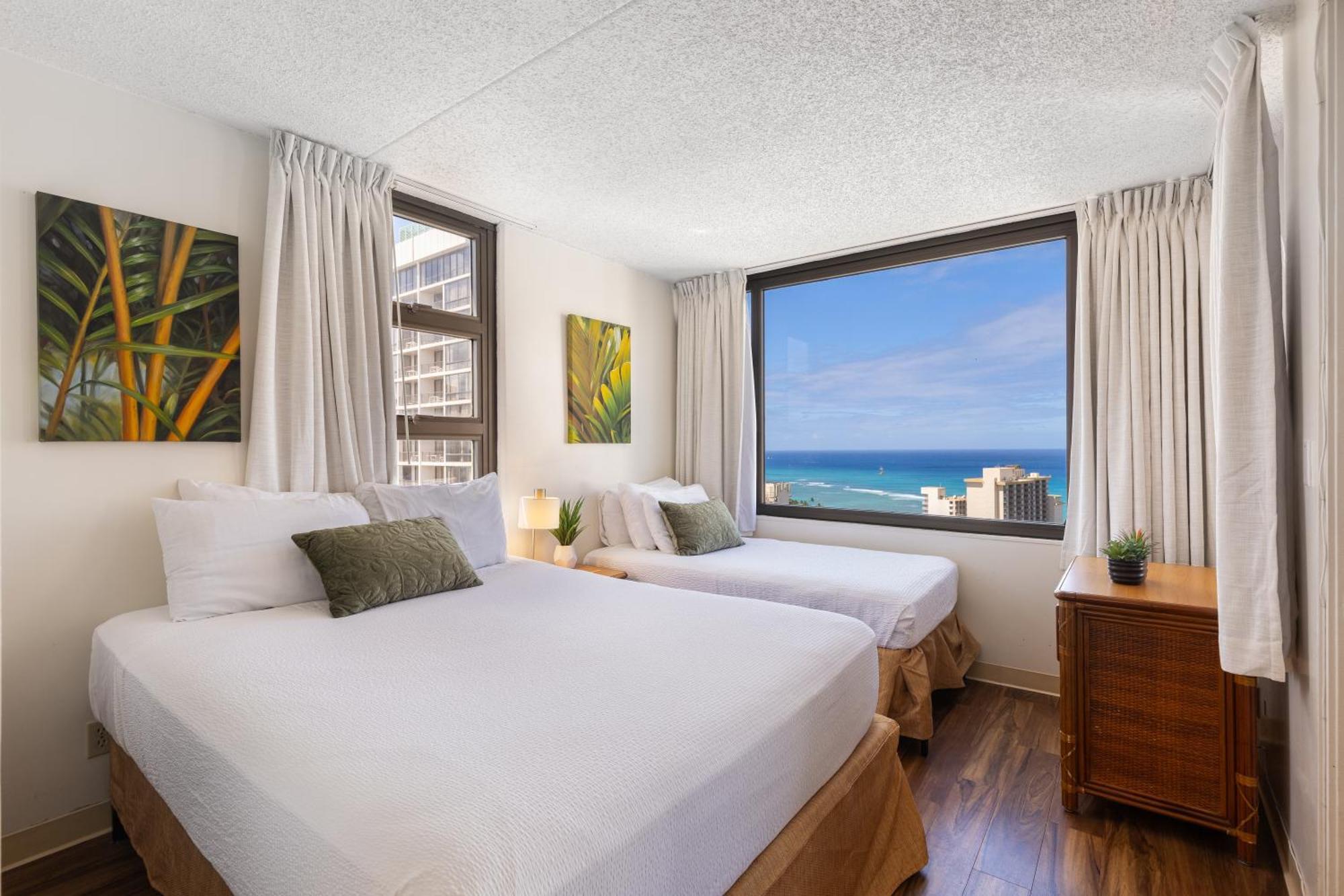 Sky-high Oceanview Escape At Waikiki Banyan With Free Parking Honolulu